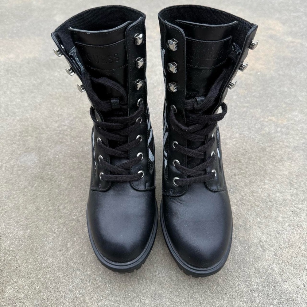 Cool vintage y2k 2000s black and white Guess platform heel goth style boots! 🦇 - Picture 4 of 8